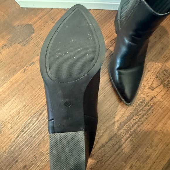 Elegant Black Ankle Boots - Picture 4 of 7